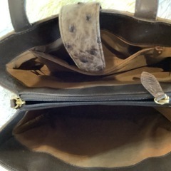 【リサイクルサービス八光】幅31.5cm　オーストリッチ調　ブラウンハンドバッグの画像