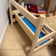 IKEA の絵本収納棚の画像