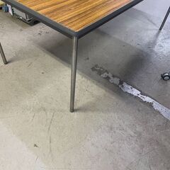 引き取り限定　中古　テーブル　1台￥８０００