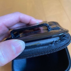 YSL 黒エナメルのコスメケース②の画像