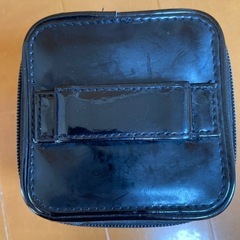 YSL 黒エナメルのコスメケース②の画像