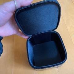 YSL 黒エナメルのコスメケース②の画像