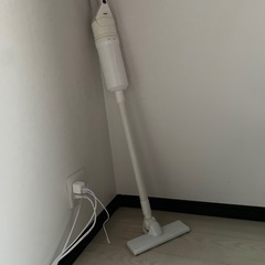 ニトリ　コードレス掃除機(充電コンセント付)