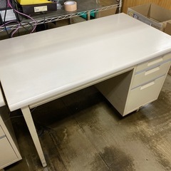【値下げしました‼️】INB 稲葉製作所 オフィス家具 事務デスク（スチール製）の画像