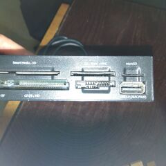 ビデオカード+内蔵型カードリーダー（ジャンク）の画像