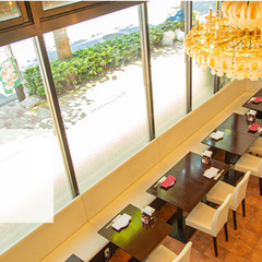 【正社員/年休120日】アジアンレストランのホールスタッフの画像