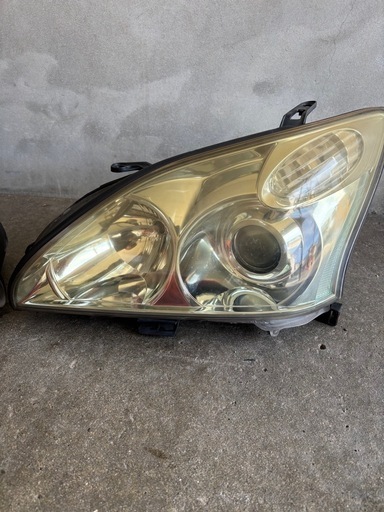 30ハリアー　純正ヘッドライト