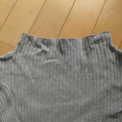 グレーボトルネック　カットソーの画像