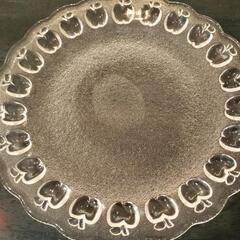 アップル模様のガラスの平皿４枚