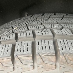 【超お買得】スタッドレス　デリカD5で使用　215/70-16 23年シーズンオフに買って24年冬に使用した　バリ山だと思いますよ　４本セット　
の画像