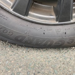 【超お買得】スタッドレス　デリカD5で使用　215/70-16 23年シーズンオフに買って24年冬に使用した　バリ山だと思いますよ　４本セット　
の画像