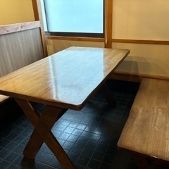 テーブルとベンチ