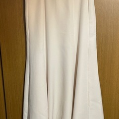 ZOZOで購入 薄いクリーム色の少しフレアなスカートの画像
