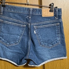 デニムのショートパンツの画像
