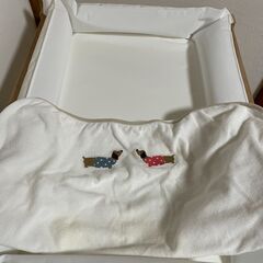 おむつ替え台とマット、カバー付き(IKEA Diaper changing table with inflatable mat and coverring)の画像