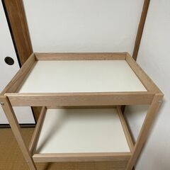 おむつ替え台とマット、カバー付き(IKEA Diaper changing table with inflatable mat and coverring)の画像