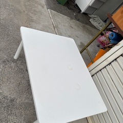 小さいテーブル