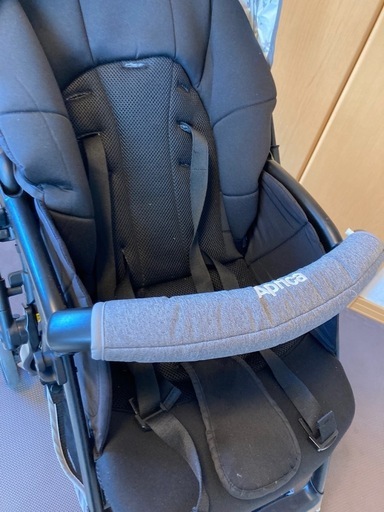 【雨避けカバーつき】Aprica ラクーナエアーコンパクト ベビーカー 黒
