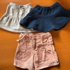 80センチ　スカートとショートパンツ
