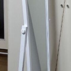 キャスター付きスタンドミラー【ニトリ】の画像