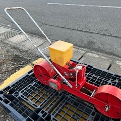 手押し播種機 ごんべえ  向井工業 種蒔　種まき機　1条 大豆・...