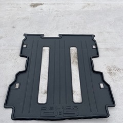 デリカD5ラゲッジトレイ純正の画像