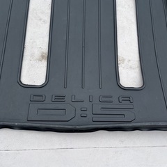 デリカD5ラゲッジトレイ純正の画像