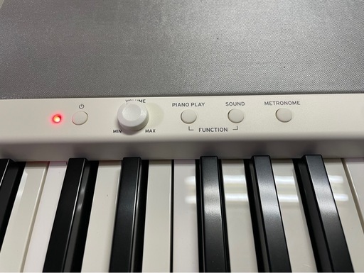 2017年製　白い　KORG B1 デジタルピアノ電子ピアノ　88鍵盤-専用 スタンド・単ペダル