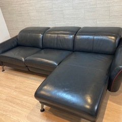 大塚家具のレザーのリクライニングソファー