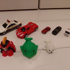 ベビーおもちゃ　トミカトラック、ダンプカー、ミキサー車、その他　合計１１点の画像