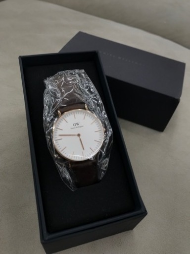 ★ジモティ割あり★ ダニエルウェリントン　腕時計　　男女兼用　ブラウン　箱付き未使用　 KJ7962