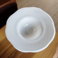 白いガラスの花器 オブジェ 置物 花瓶　/TJ-2265 2F北の画像