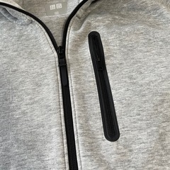 ユニクロ メンズ フルジップパーカー Mの画像