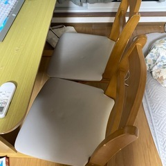 お決まり テーブルと椅子セットの画像