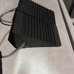 歯止め　タイヤストッパー