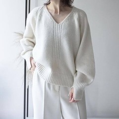 EMMEL REFINES 袖ボリューム Vネックニット