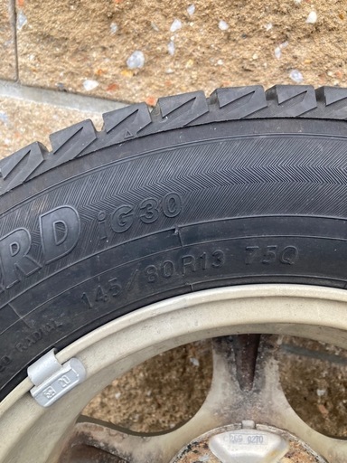 スタッドレスタイヤ　145/80R13　