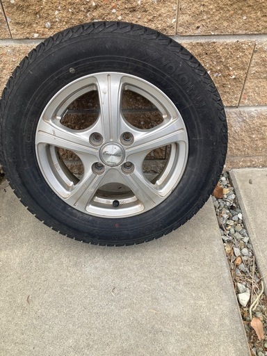 スタッドレスタイヤ　145/80R13　