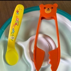 離乳食セット❣️横にこぼれない&すくいやすいトレー❣️ヌードルカッターとスプーン付き❣️の画像