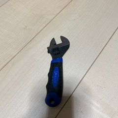 モンキーレンチ