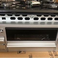 ガスふろ給湯器とガスコンロ（3口）の画像