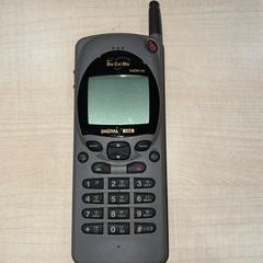 1996年に発売されていた携帯電話になります。