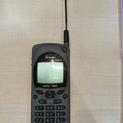 1996年に発売されていた携帯電話になります。の画像