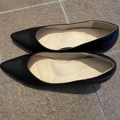 黒のパンプス
