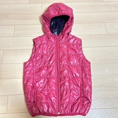 《美品》ワインレッド フード付きダウンベスト 140cm