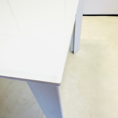 ガラスダイニングテーブルの画像