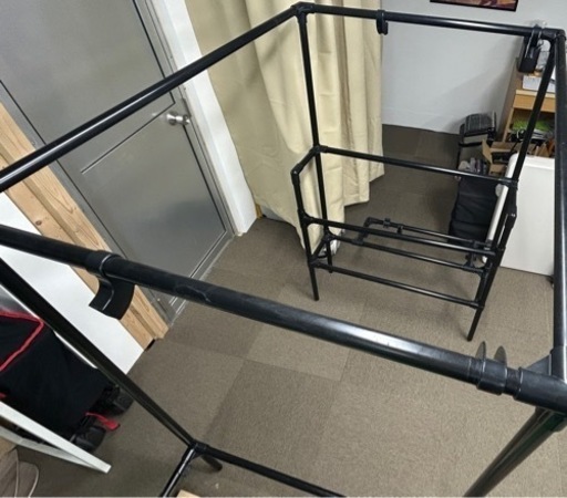 ハイエース グランドキャビン リア ラック イレクター キャンプ テーブル チェア テント置き ハンガーラック フェンダー上に