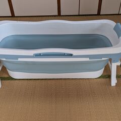 ポータブルバスタブ 折りたたみ 浴槽 バスタブ SPA TPE PP 浸漬式 家庭用 保温蓋つき 水風呂 軽量 収納便利 設置が簡単 コンパクト 簡易風呂 組み立て不要 (ブルー,142x60x58cm) の画像