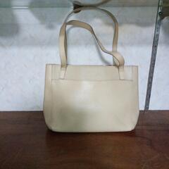 ベージュ ショルダーバッグ レザー風