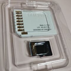 【最終値下げ】500円→300円 マイクロSDカードとSDカードアダプターの画像